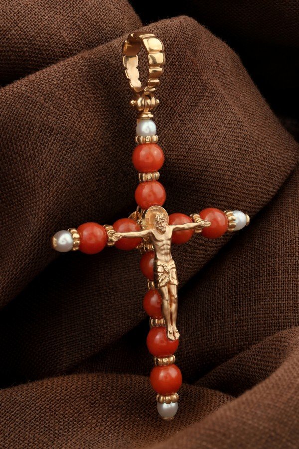 Крест из золота 585 пробы c жемчугом и кораллом