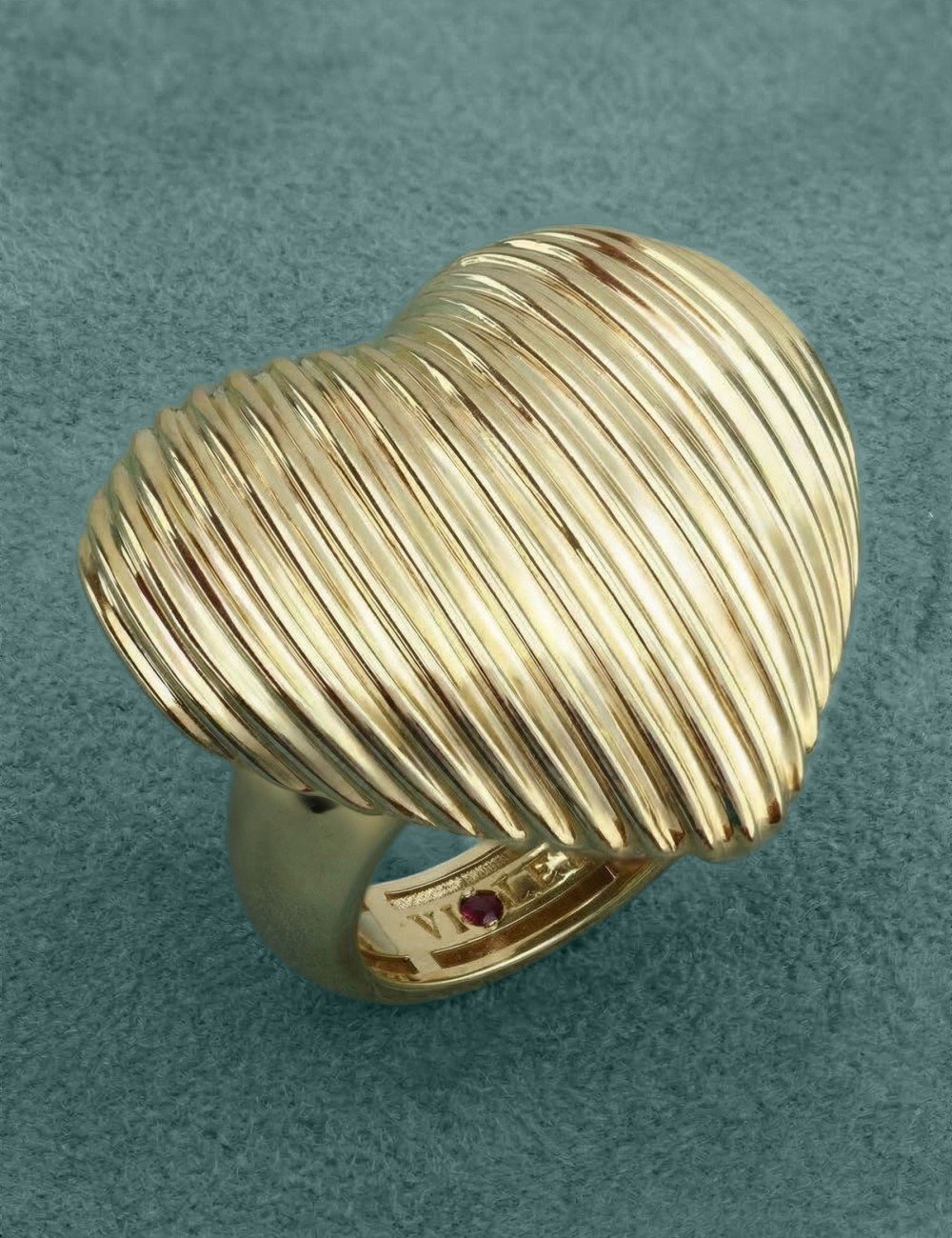 Кольцо из лимонного золота 585 пробы c рубином
