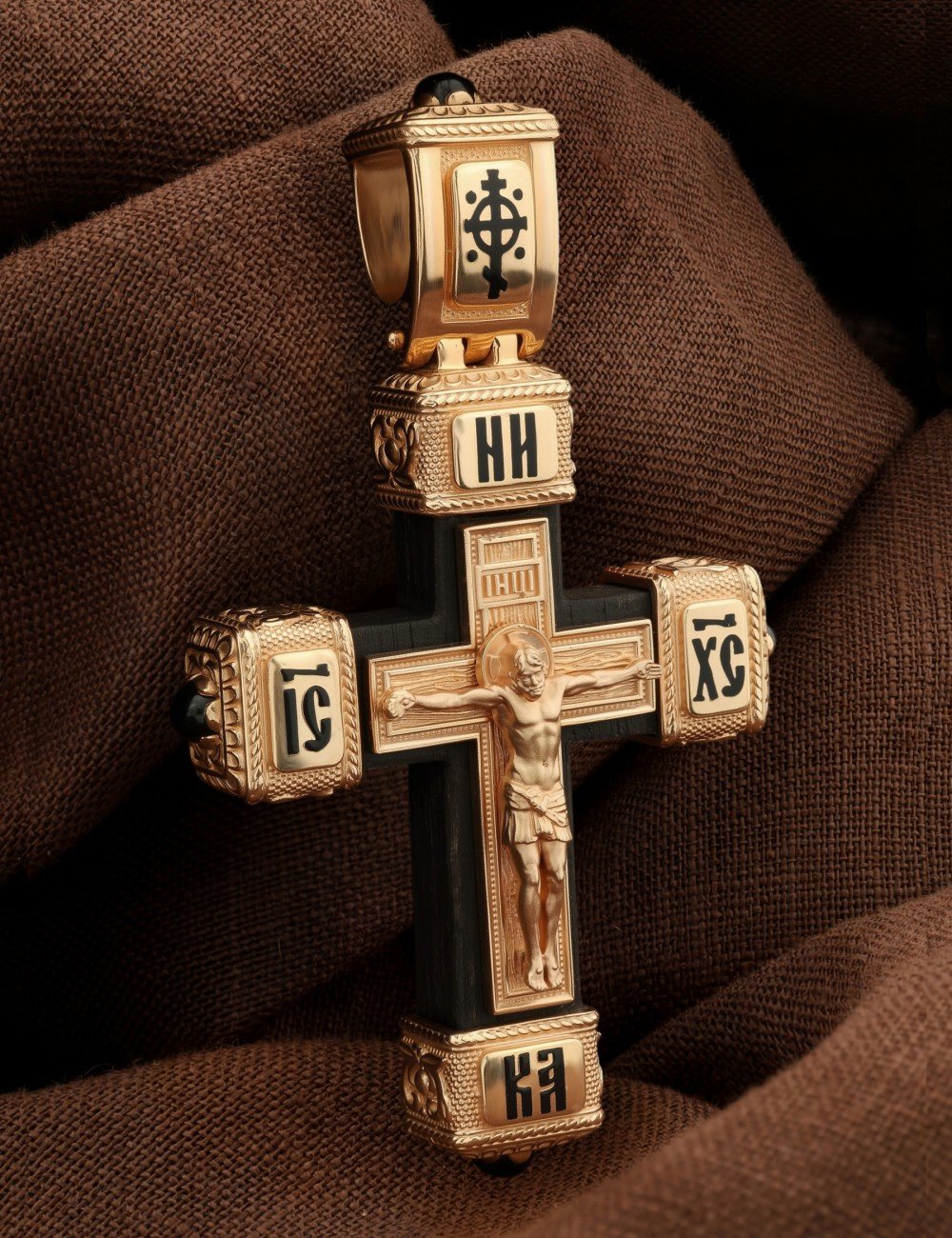 Крест из золота 585 пробы c эмалью, ониксом и эбеновым деревом