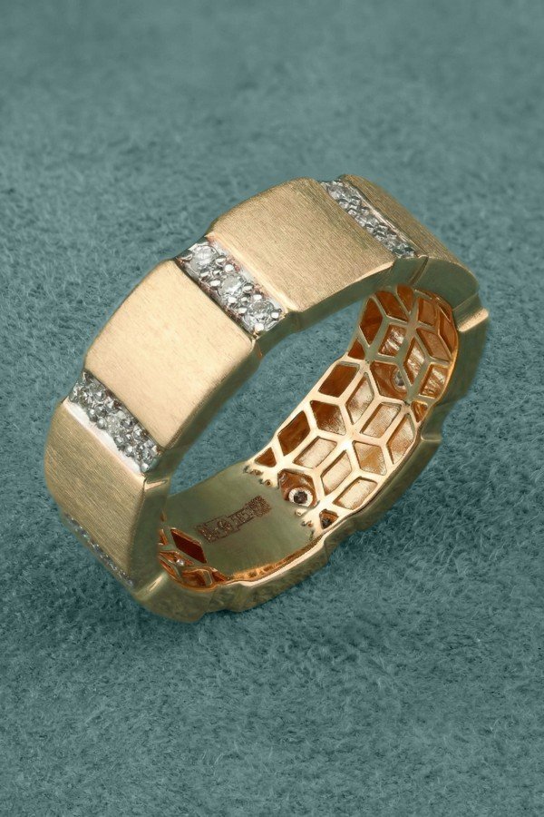 Кольцо из золота 585 пробы c бриллиантами