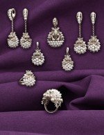 Серьги из белого золота 585 пробы c эмалью и жемчугом