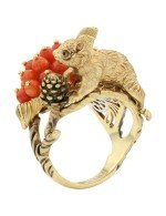 Кольцо из лимонного золота 585 пробы c эмалью и кораллом
